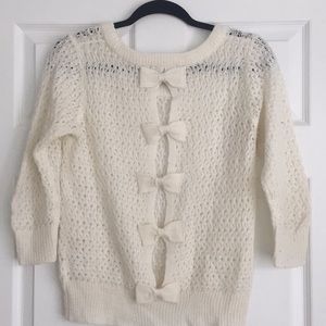 White Sweater w/ Surprise in the Back🎀